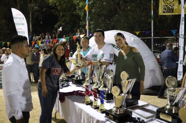 Todos a jugar en la Liga de Softbol Universitarios 44