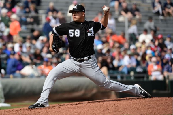 Manny Bañuelos debuta como abridor con los Medias Blancas y se va sin decisión