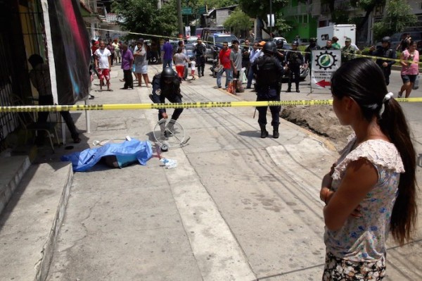 López Obrador recibe un país con policías y alcaldes ligados al narcotráfico