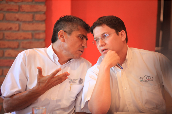 Jorge Abel López Sánchez, delegado de Sermanat, y Jesús Tesemi Avendaño Guerrero, delegado de Profepa, estuvieron presentes en la reunión.