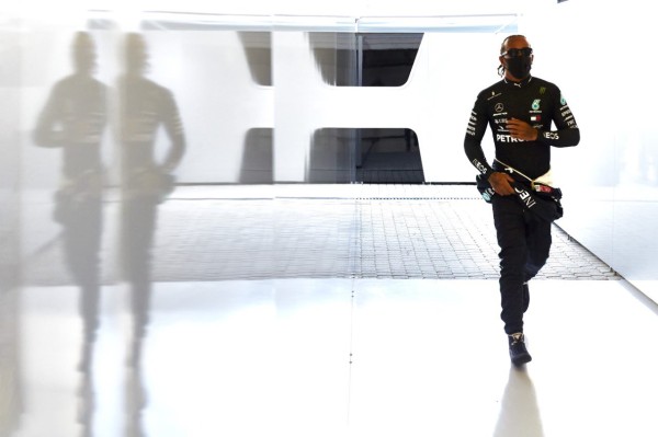 ‘Se le trató como a los otros 19 pilotos’: la FIA responde a las acusaciones de Lewis Hamilton