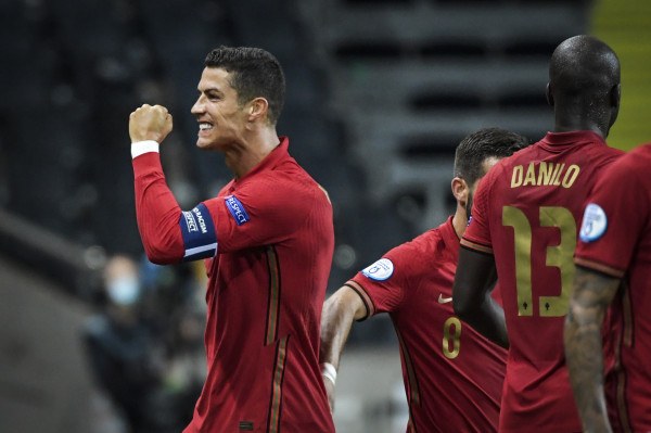 Cristiano Ronaldo sigue agrandando su leyenda. (Twitter @EURO2020)