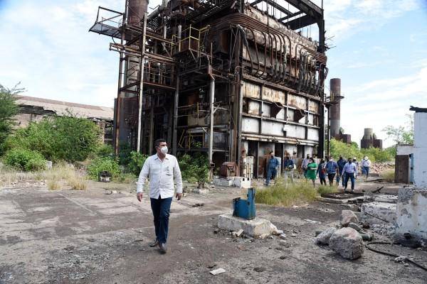 Foto temática: Autoridades realizan recorrido por las ruinas del ingenio azucarero de Los Mochis