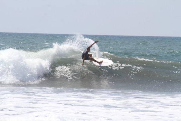 Campeonato Estatal de Surfing, regresa a Mazatlán la adrenalina a las olas