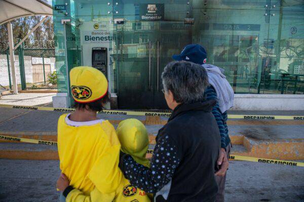 Una de las sucursales del Banco del Bienestar dañadas tras la ola de violencia.