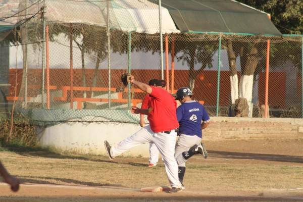 Curricán y El Classico disputarán el gallardete de la Liga de Beisbol de Meseros Al Bat 2022