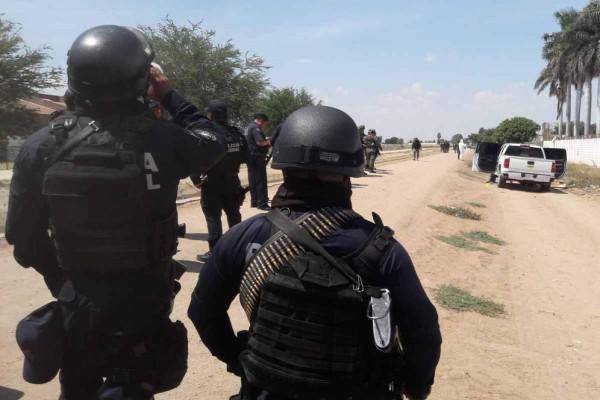 Agentes de la Policía Estatal en operativo en Sinaloa.