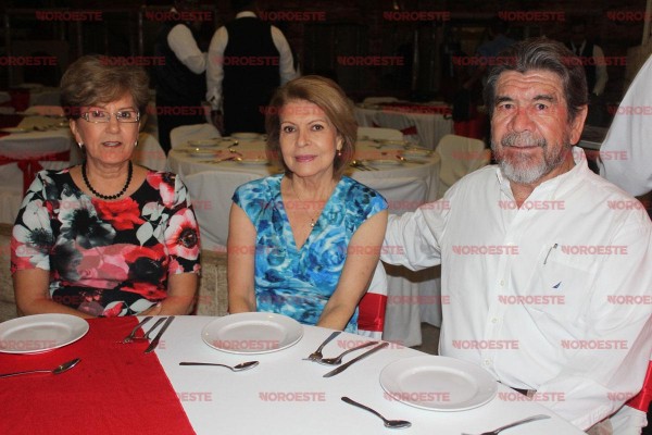 Lourdes Magallón, Velia de Galindo y Carlos Galindo.