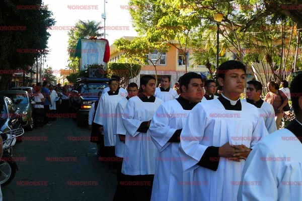 Fieles guadalupanos participaron en la peregrinación de Catedral a La Puntilla, para agradecer y honrar a la Morenita del Tepeyac en su día.
