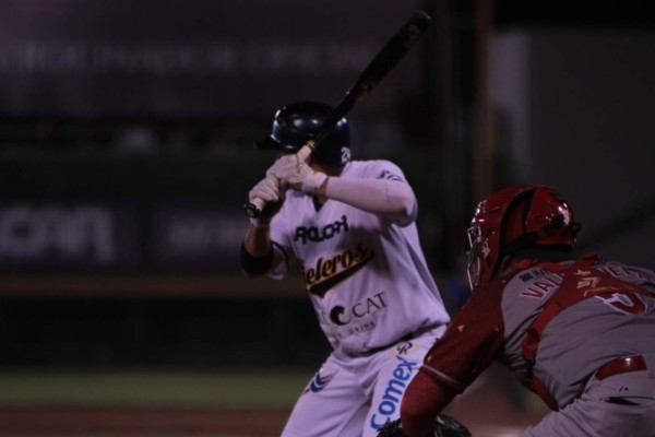Rieleros de Aguascalientes deja tendido en el terreno a los Diablos Rojos