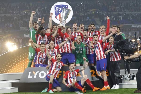 Los colchoneros festejan su tercer título de la Liga Europa.