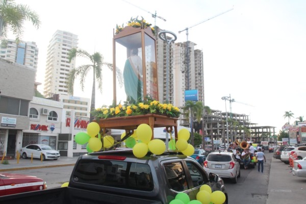 Sector transportista de Mazatlán realiza peregrinación hacia el Templo de San Judas Tadeo