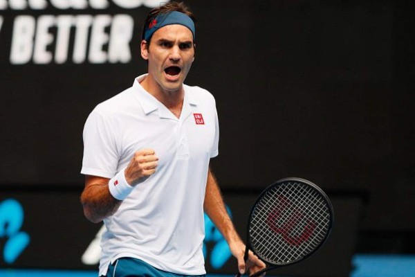 Roger Federer vence en tres sets a Daniel Evans.