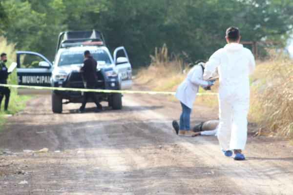 Hallan a hombre asesinado a golpes y asfixiado, a la salida norte de Culiacán