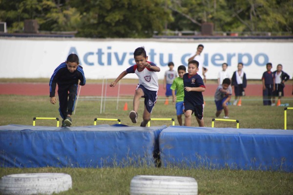 Festejan ejercitándose en el segundo Exatlón Infantil