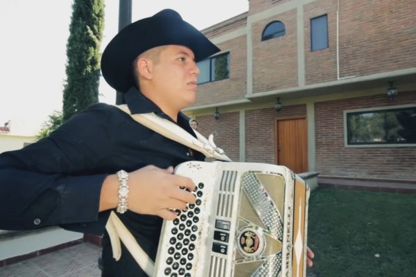 Solicitan cancelar actuaciones de Remmy Valenzuela y 'El Komander'