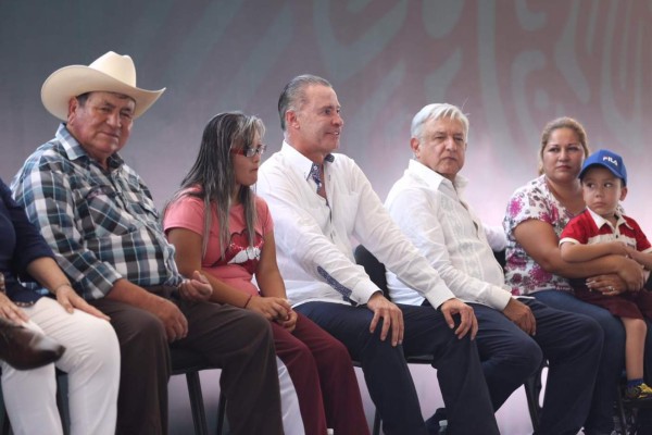 AMLO promete investigar proyecto de planta de amoniaco en Topolobampo