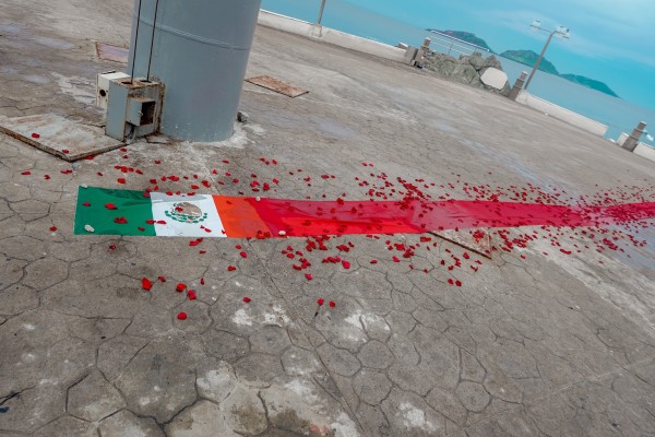Instalan en Mazatlán 'Biba Méjico' para hacer un llamado de atención sobre la situación del País