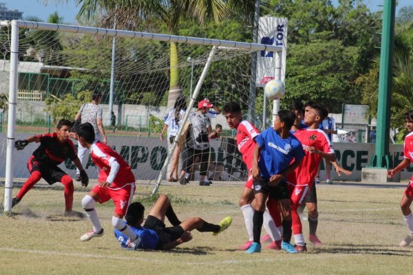 Juego entre Venados FC Mazatlán y D'portenis FC Mazatlán.