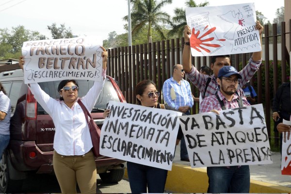 Marchan en Guerrero tras asesinato de periodista en Taxco