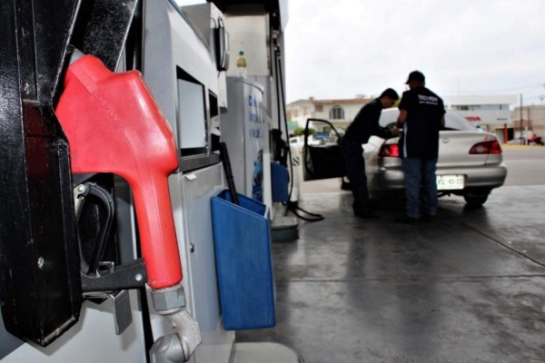 Gobierno federal aprieta más a gasolineros