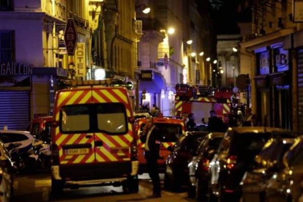 Al menos un muerto y 4 heridos tras ataque con cuchillo en París