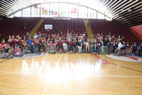 Los participantes del Campeonato Estatal de la Liga de Segunda Fuerza de Basquetbol en Silla Sobre Ruedas.