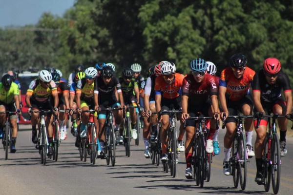 Rosarense Rodrigo Romero domina el asfalto en el Gran Fondo Mazatlán 2020