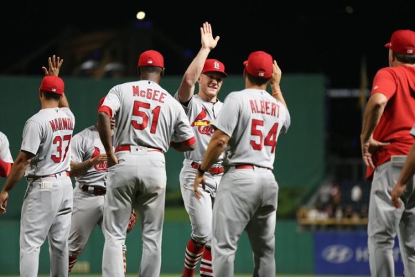 DeJong pega 3 jonrones y Cardenales aplastan a Piratas