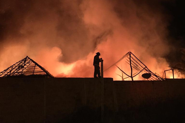 VIDEO Se incendia un trailer park en la zona de Playa Brujas, al norte de Mazatlán