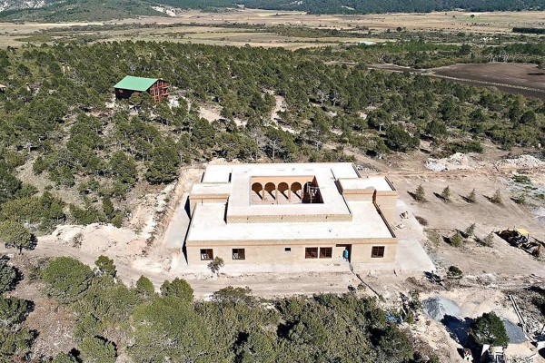 Construye 'El Bronco' hacienda de $25 millones, reportan; él niega tal costo