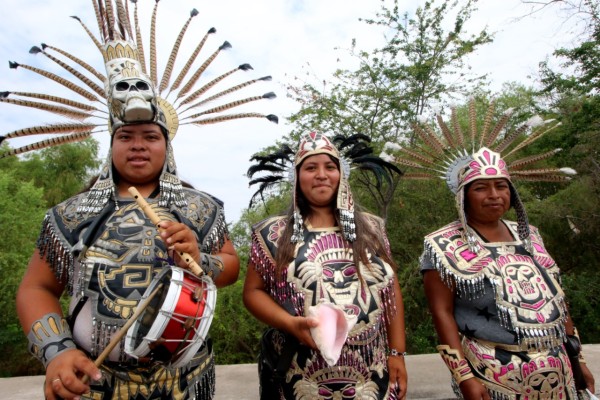 Desde Oaxaca llegan para compartir la danza mixteca