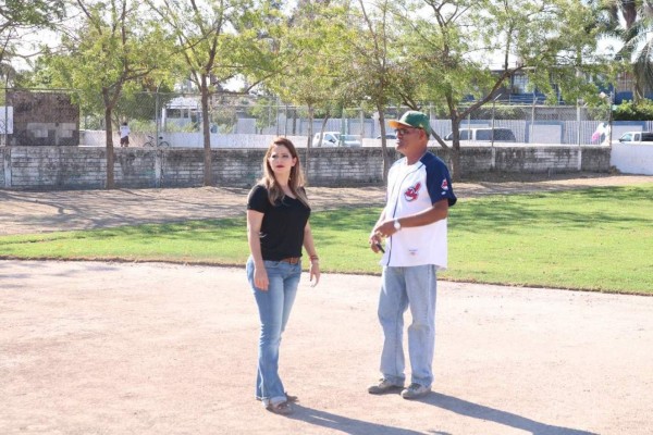 Supervisan avances en obras de Unidad Deportiva de Escuinapa
