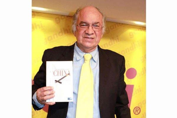 Víctor López Villafañe sugiere que deben retirarle título a Peña Nieto.