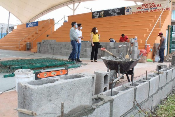 Arranca construcción de barda perimetral en la cancha Martiniano Carvajal