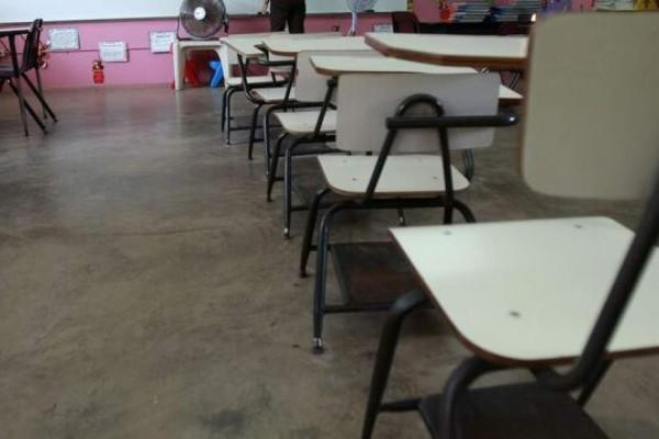 Los salones de clase han estado un año sin alumnos.