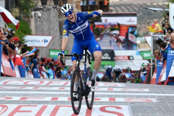 El francés Remi Cavagna se quedó con una accidentada etapa 19 de la Vuelta España. (Foto: Twitter @asdrubal1963)