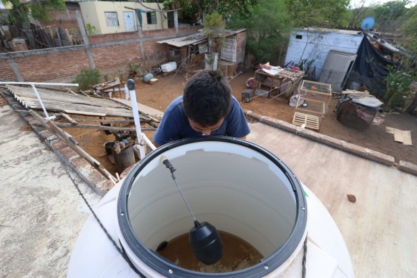 Vecinos de El Habal, en Mazatlán, están desesperados por falta de agua potable