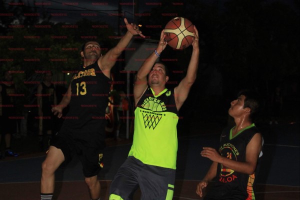 Vapulea Acuario Zaz Lobos a ETI 5 en la cancha de la colonia López Mateos