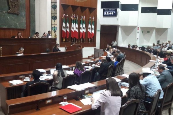 Diputados de Sinaloa se resisten a bajarse sueldos... y aún no les pagan primera quincena