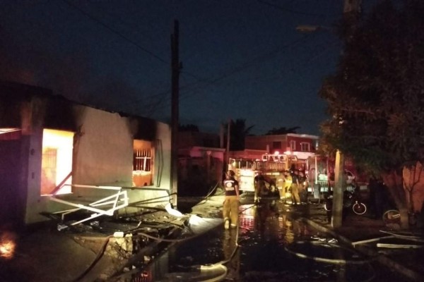 Se incendia vivienda donde almacenaban combustible en la Casa Redonda, en Mazatlán