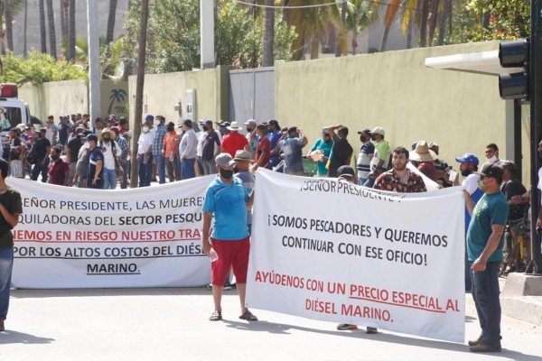 De la protesta de pescadores, de las playas en Escuinapa y de Brad Pitt y Jennifer Aniston, las noticias esta tarde