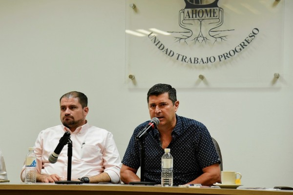 Alcalde de Ahome defiende otra vez la planta de amoniaco, ahora en Cabildo
