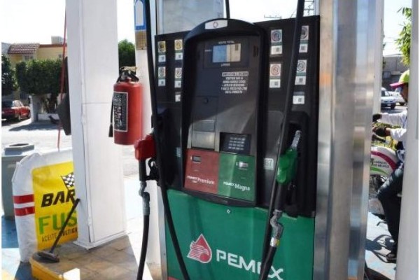 Va el primer exhorto para AMLO desde Sinaloa: que baje el impuesto a las gasolinas