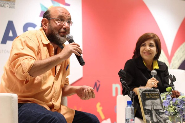 Le devuelve su humanidad a Juárez