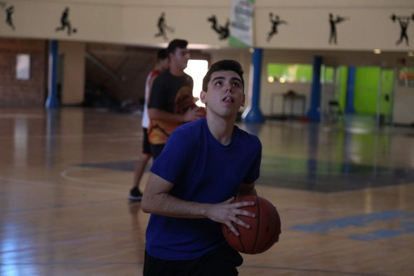 Gilberto Placencia busca guiar a la selección Sub 17 de basquetbol al bicampeonato