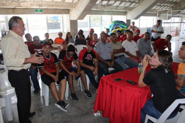 Liga Mazatlán se reúne con Imdem para gestionar apoyos a peloteros
