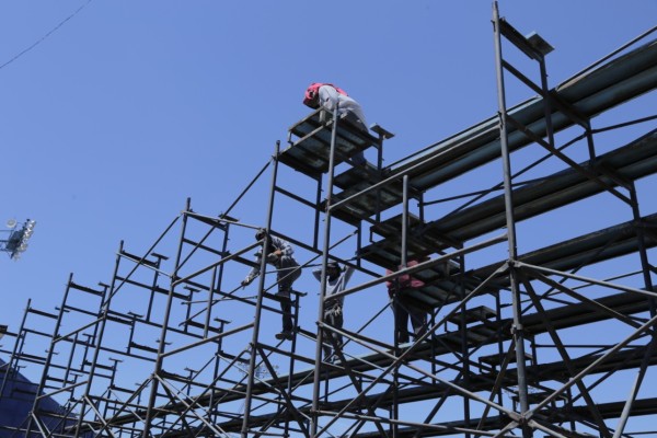 Desmontan gradas metálicas del estadio de beisbol de Guasave