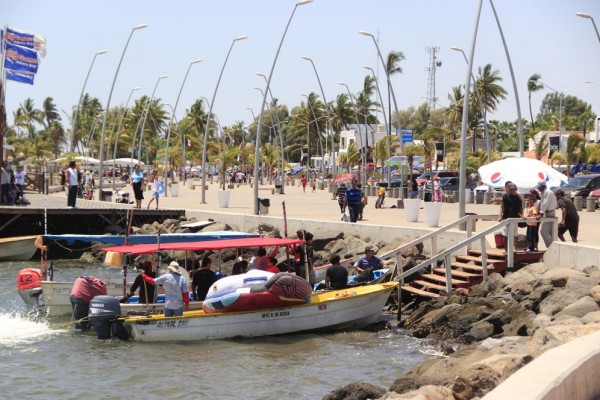 Más de 8 mil personas fueron ayer a Altata