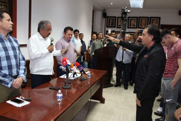 Rodolfo Chávez rinde protesta como titular de la Comisión de Box y Lucha del Municipio de Culiacán